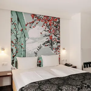 https://helvetia-hotel-munich-city-center.getmunichhotels.com