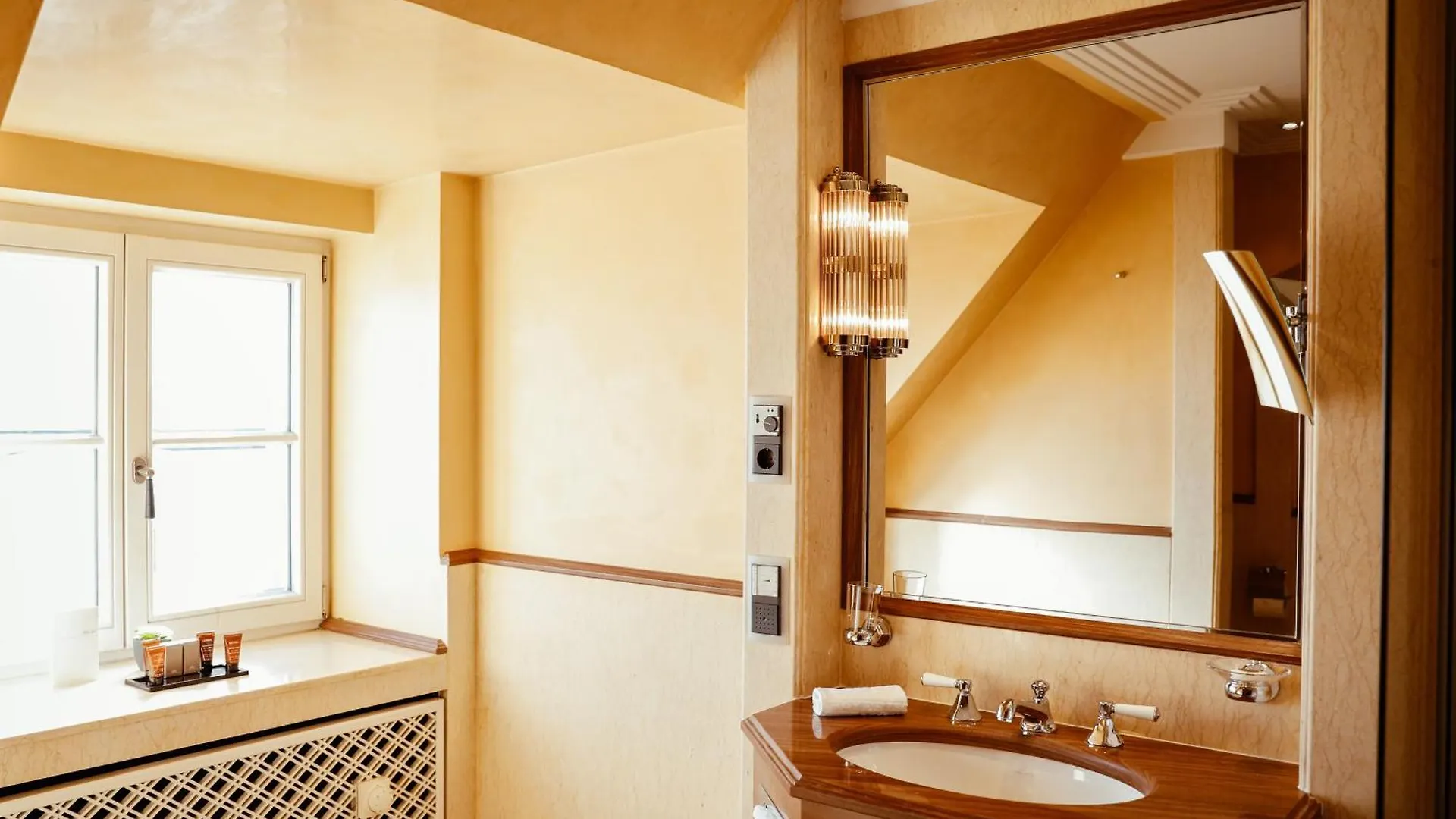 Hotel Bayerischer Hof Мюнхен 5*,