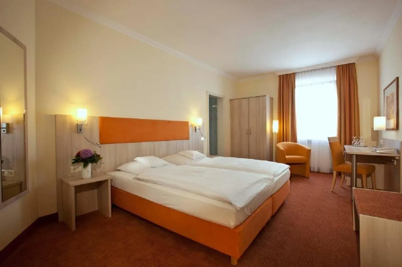 Hotel Bayerischer Hof Мюнхен